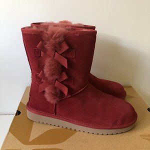 BRAND NEW Koolaburra by UGGS VICTORIA SHORT SIZE 7 BURGANDY